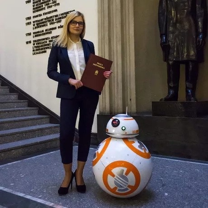 A moving copy of BB-8.