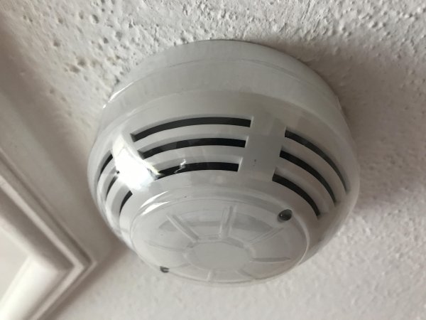 smoke detector in hotel