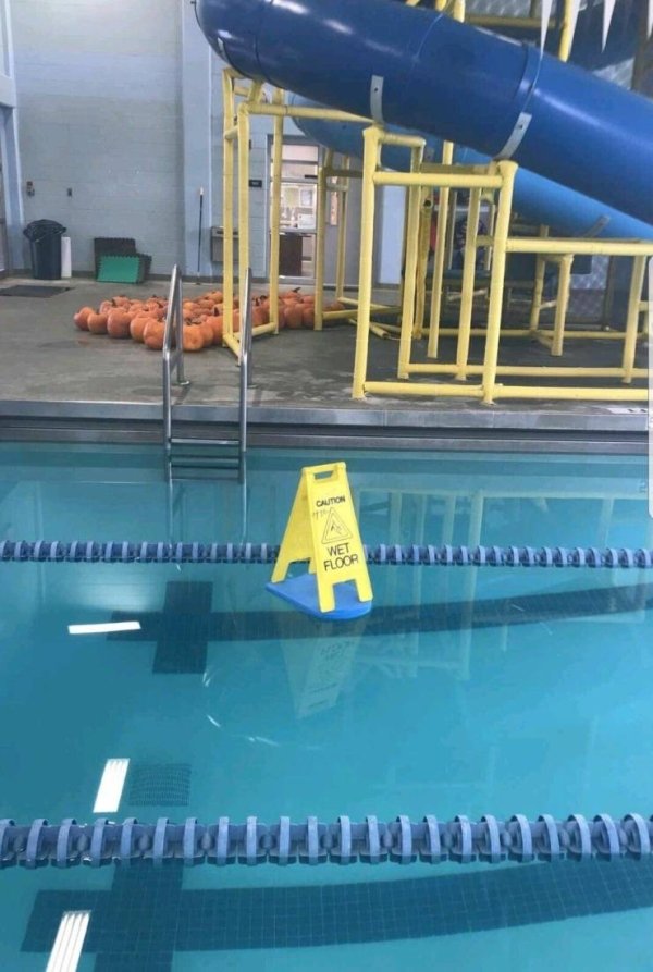 you had one job pool - Cauto Wet Floor