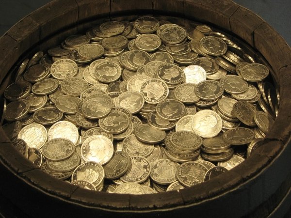 A couple in California found $10 million dollars worth of gold coins hidden in cans buried in the ground.