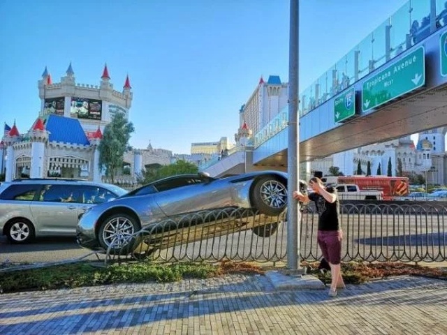 28 Car accidents that are beyond ridiculous.