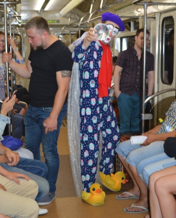 30 Strange things spotted on the subway.