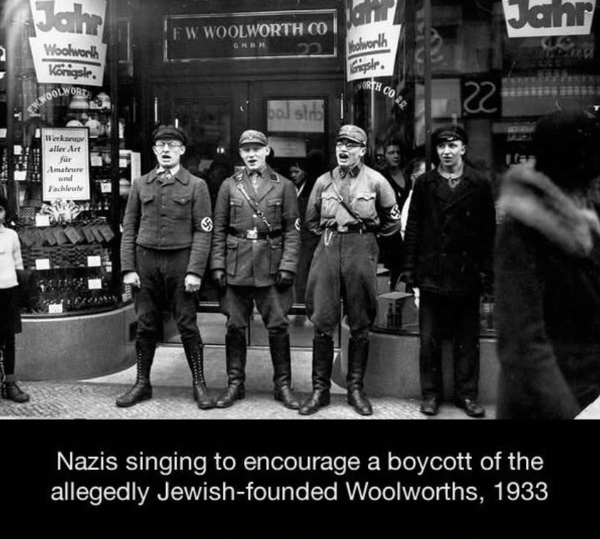 boycott of jewish shops - Jahr Fw Woolworth Co Gmbh bohworth Woolworth Knigste Wigstr. Anh C Soolwor Werkau aller Art Amateure nd Fachleute Nias Nazis singing to encourage a boycott of the allegedly Jewishfounded Woolworths, 1933