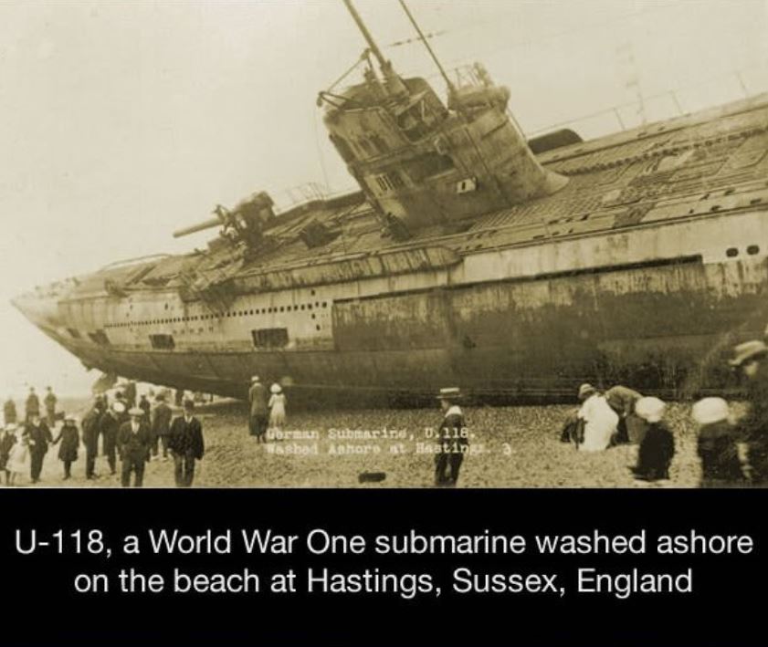 german u boat - Ort Washed Submarin, 0216. hors at Hosting U118, a World War One submarine washed ashore on the beach at Hastings, Sussex, England