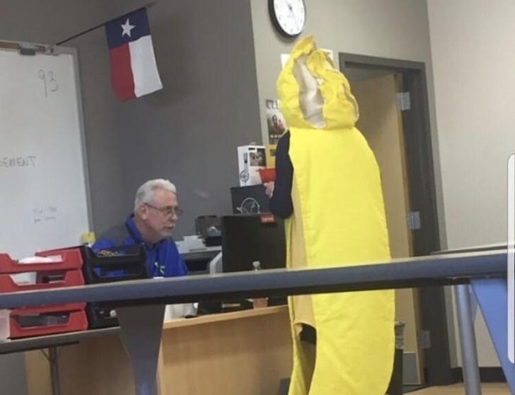 This teacher dresses up as a banana every Friday.