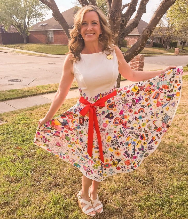 Art teacher allows students to draw on her dress.