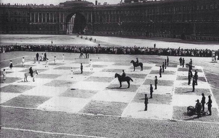 Human chess in Saint Petersburg, 1924.