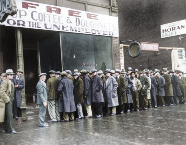 A meal line at Al Capone's cafe, 1931.