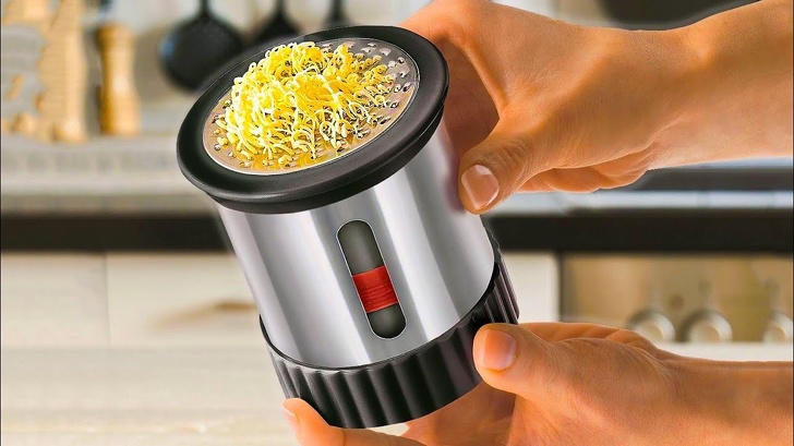 An easy twisting cheese grater.