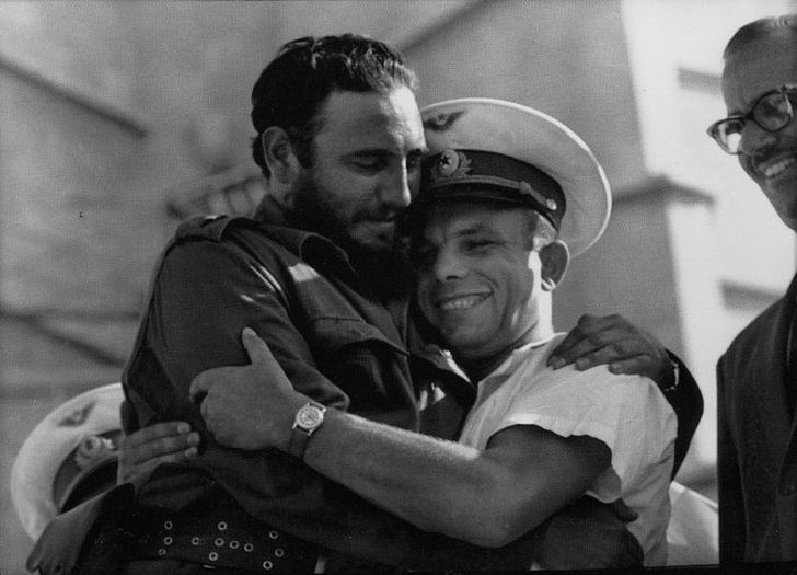 Fidel Castro meets Yuri Gagarin, 1961.