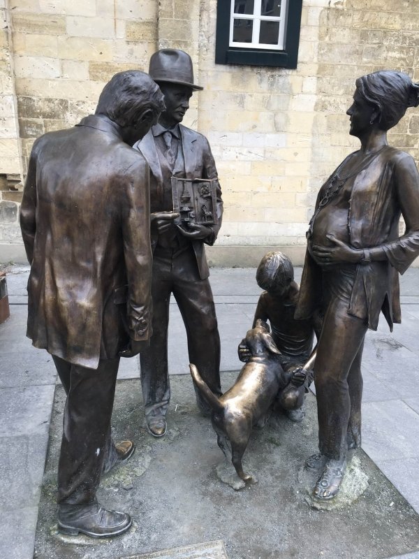 bronze statues rub dog