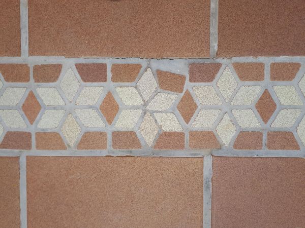 irritating images - Imperfect tile positioning on a wall