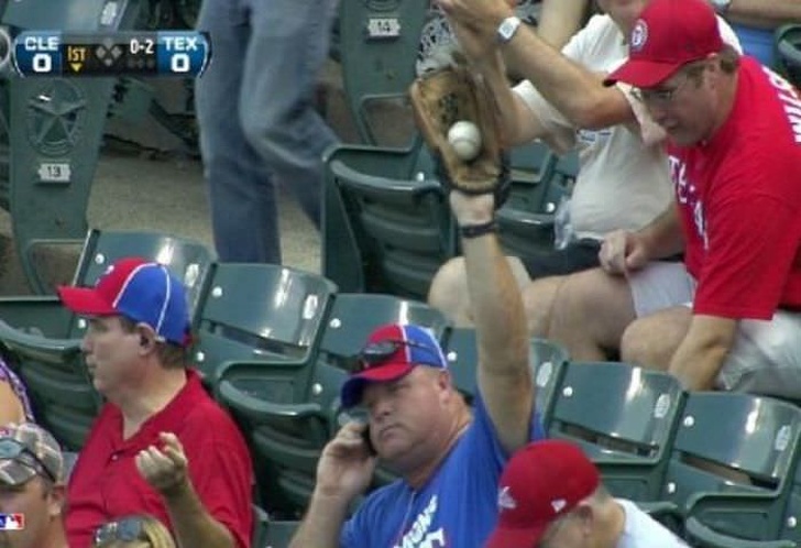 cell phone baseball game