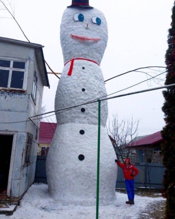 giant object - Huge snowman