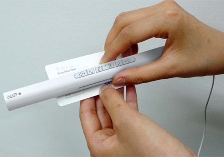 Scanner that turns any text into braille.