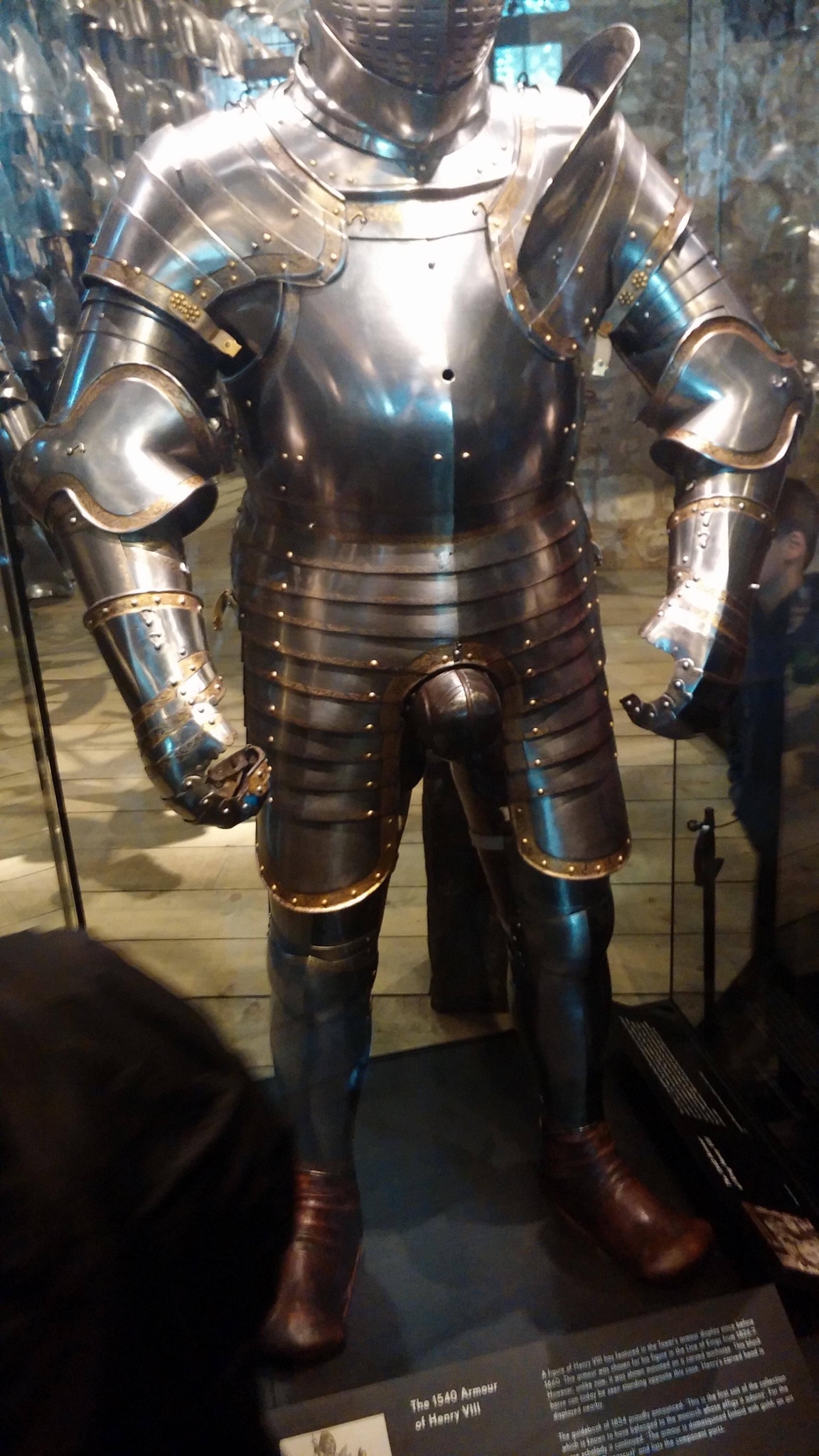 funny pics and memes - medieval dick armour