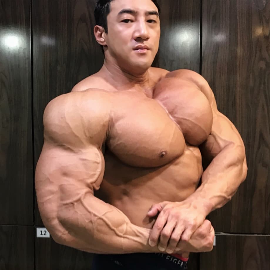 Chul Soon Hwang does over 3,000 crunches daily.