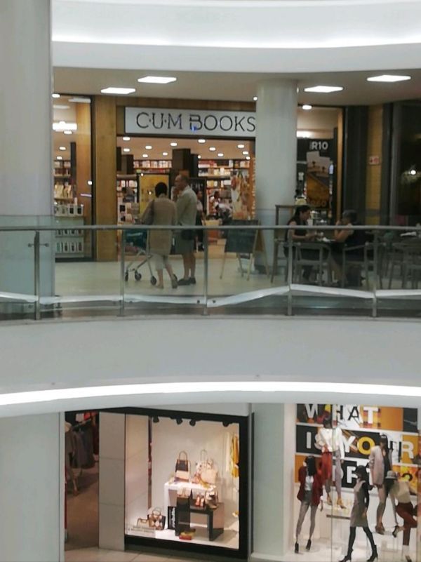 display case - Cum Books R10 What Kor