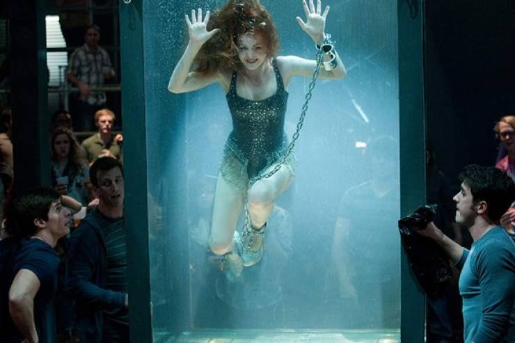 Isla Fisher – Now You See Me. She almost drowned when she got trapped in an underwater tank.