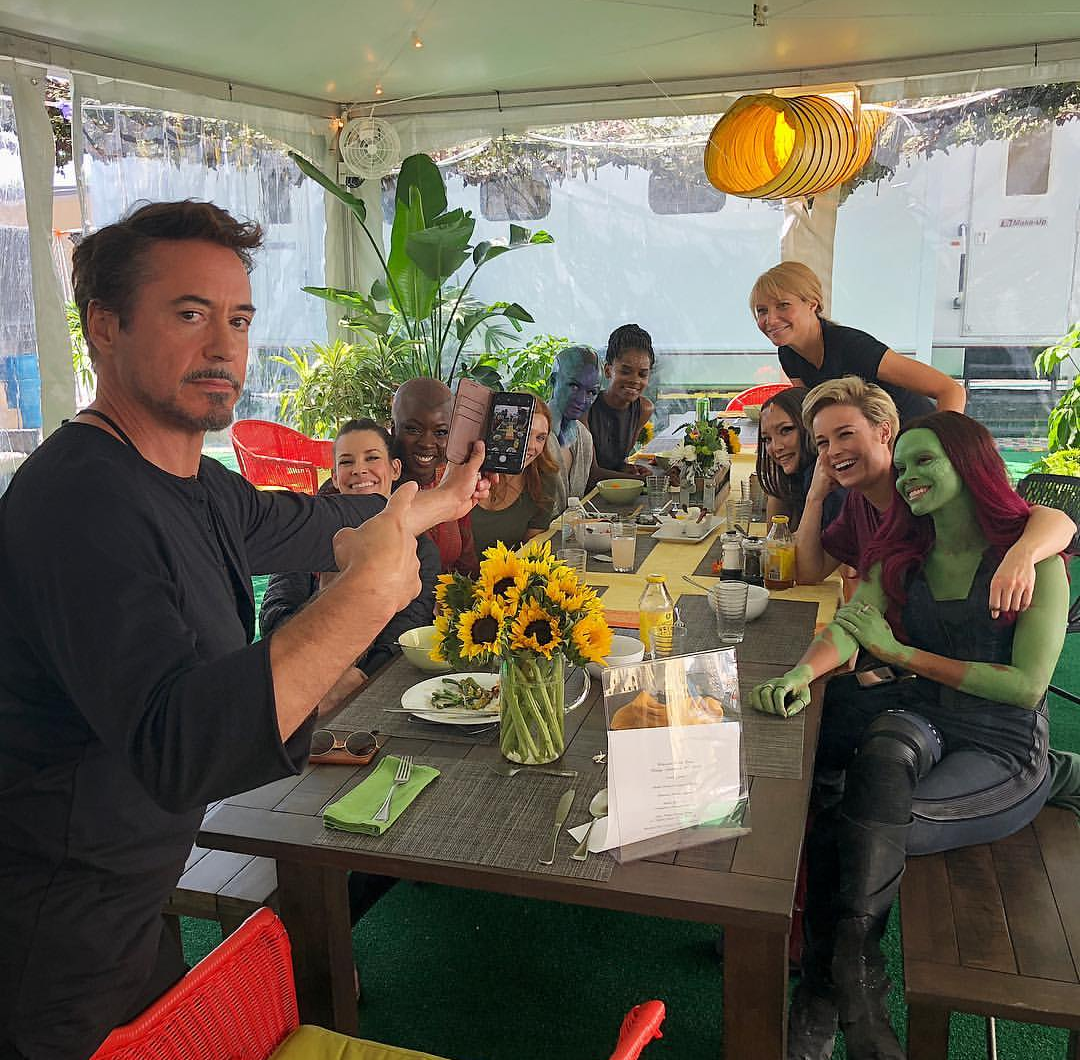 Robert Downey Jr. having lunch with the ladies.