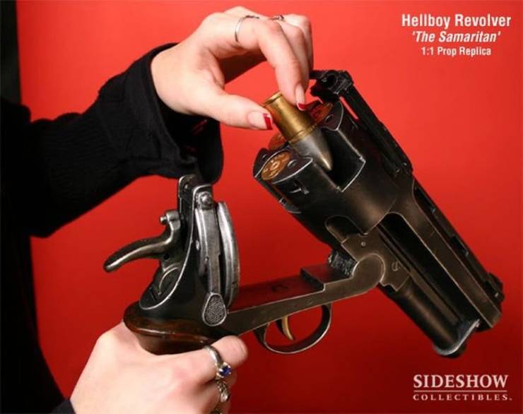 hellboy samaritan - Hellboy Revolver 'The Samaritan Prop Replica ni Sideshow Collectibles.