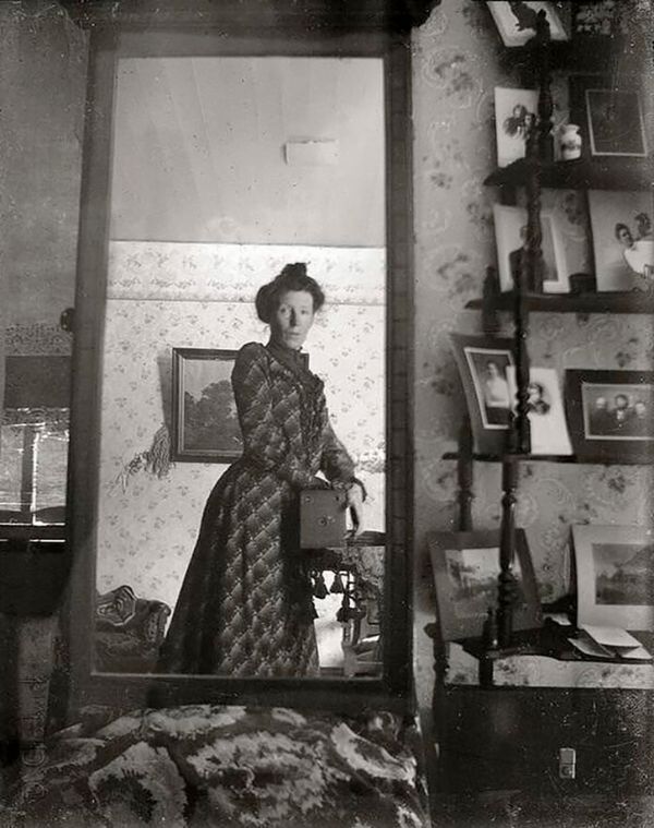A selfie in the early 1900's.