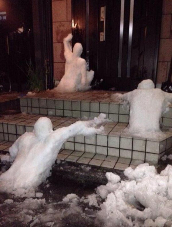 cursed images - zombie snowman