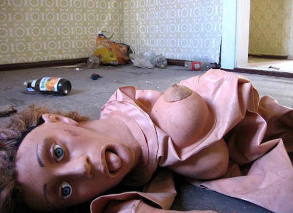 cursed images - creepy doll