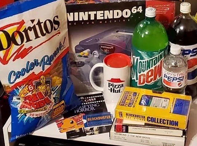 lit weekend in the 90s - Nintendo 64 Coolerpo Sposta Pepsi Pizza Hut Sono Horror Lockbuster Collection Blockbuster Watch