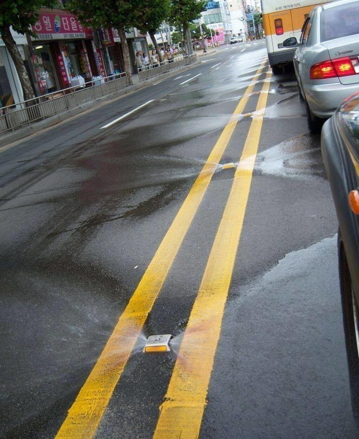 self cleaning streets in korea - 2 32233 Doce