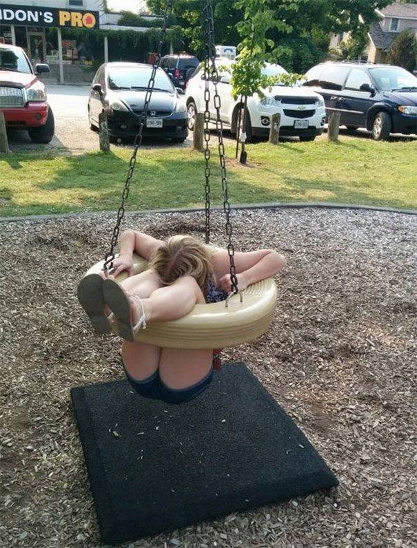 kid stuck in swing - Don'S 0 0