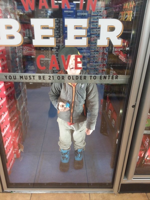 display window - Ight Budlight Keystone Beer Weise Tite Sen Bud Lite Lar You Must Be 21 Or Older To Enter
