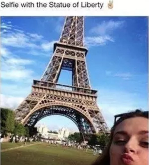 eiffel tower - Selfie with the Statue of Liberty $