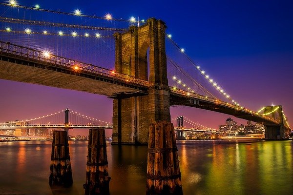 Over 20 workers died building the Brooklyn bridge.