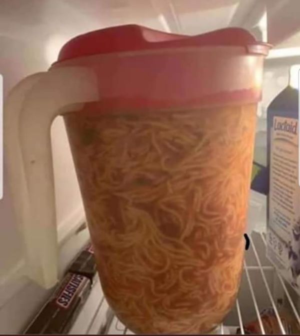 spaghetti in pitcher meme - Sansfies
