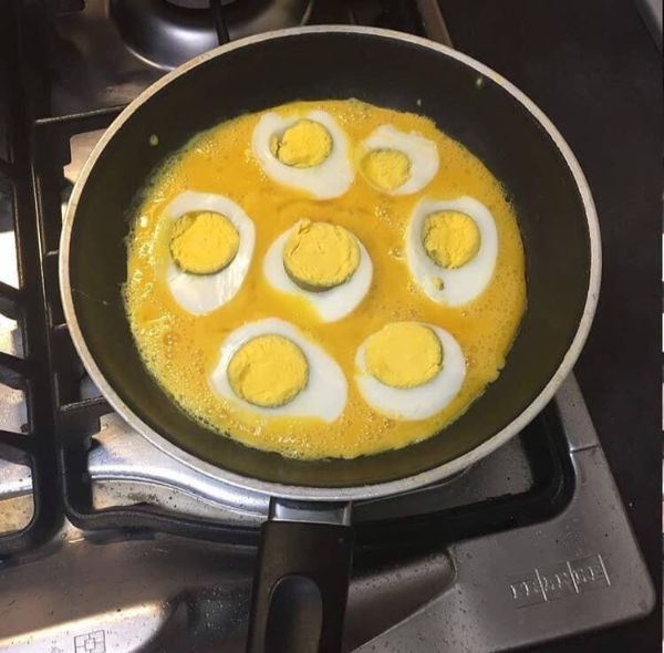 egg omelette meme