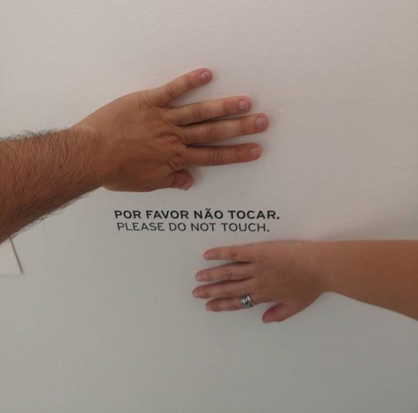 nail - Por Favor No Tocar. Please Do Not Touch.