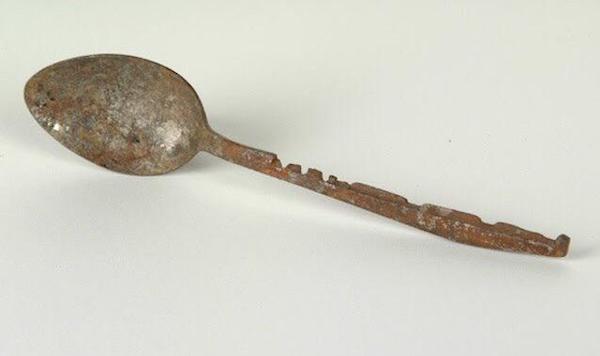 Also from Alcatraz, this spoon was made into a key. It's believed that this was possibly made using machine tools in the prison workshop. Guards typically covered their keys with metal sleeves so prisoners couldn't memorize their patterns and recreate them. 