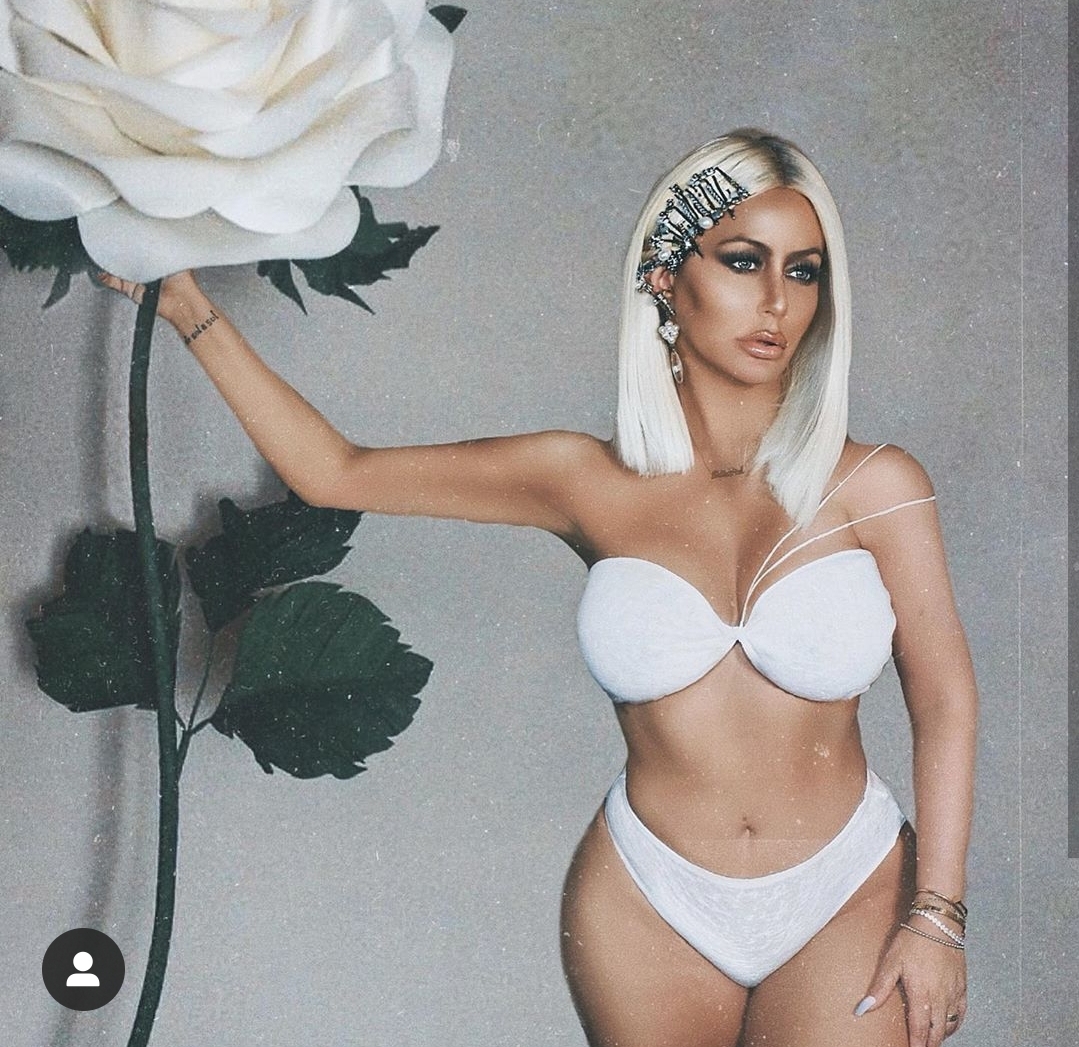 photoshop model lingerie