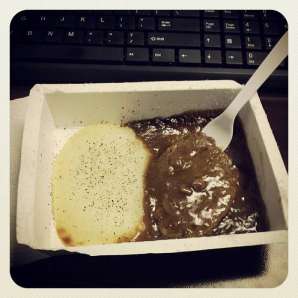 33 Depressing things people ate at work.