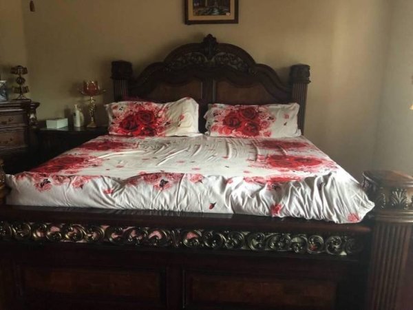 fail rose themed bed spread