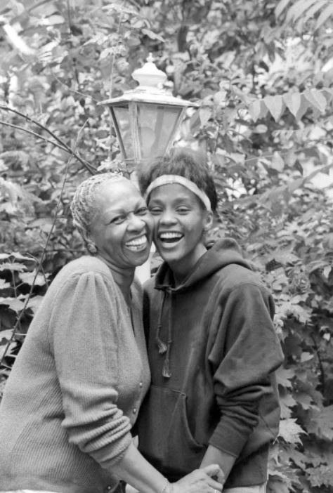 whitney houston with her mother