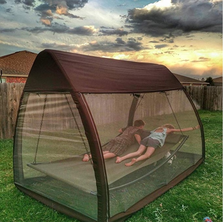 This hammock has a special net that will protect you from insects.