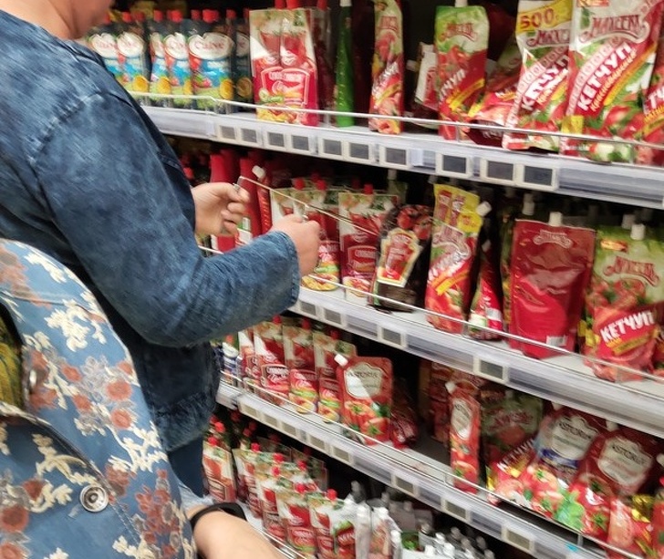How they choose food at the supermarket.