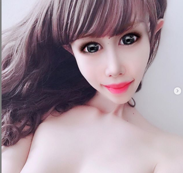 25 Fake Babes Seen On Instagram