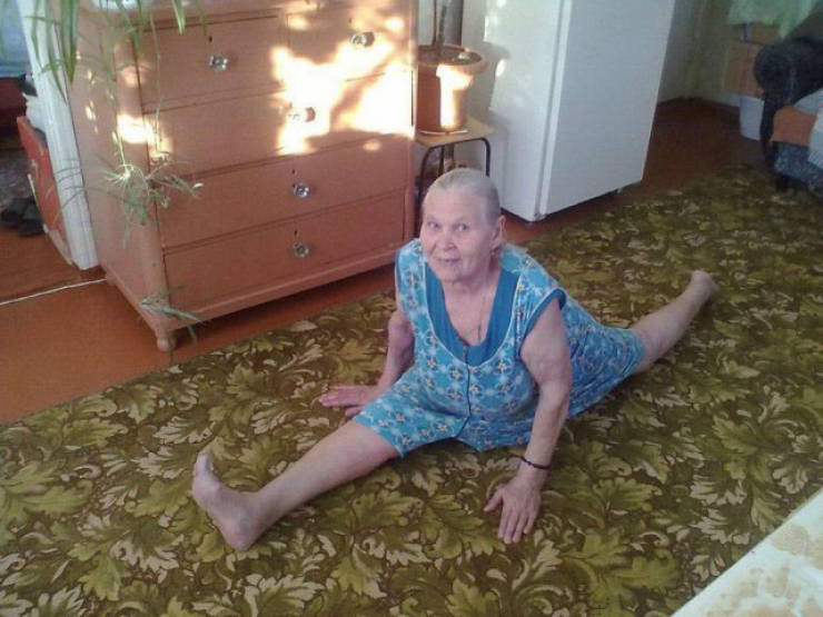 Impressively Weird Talents - weird old lady splits