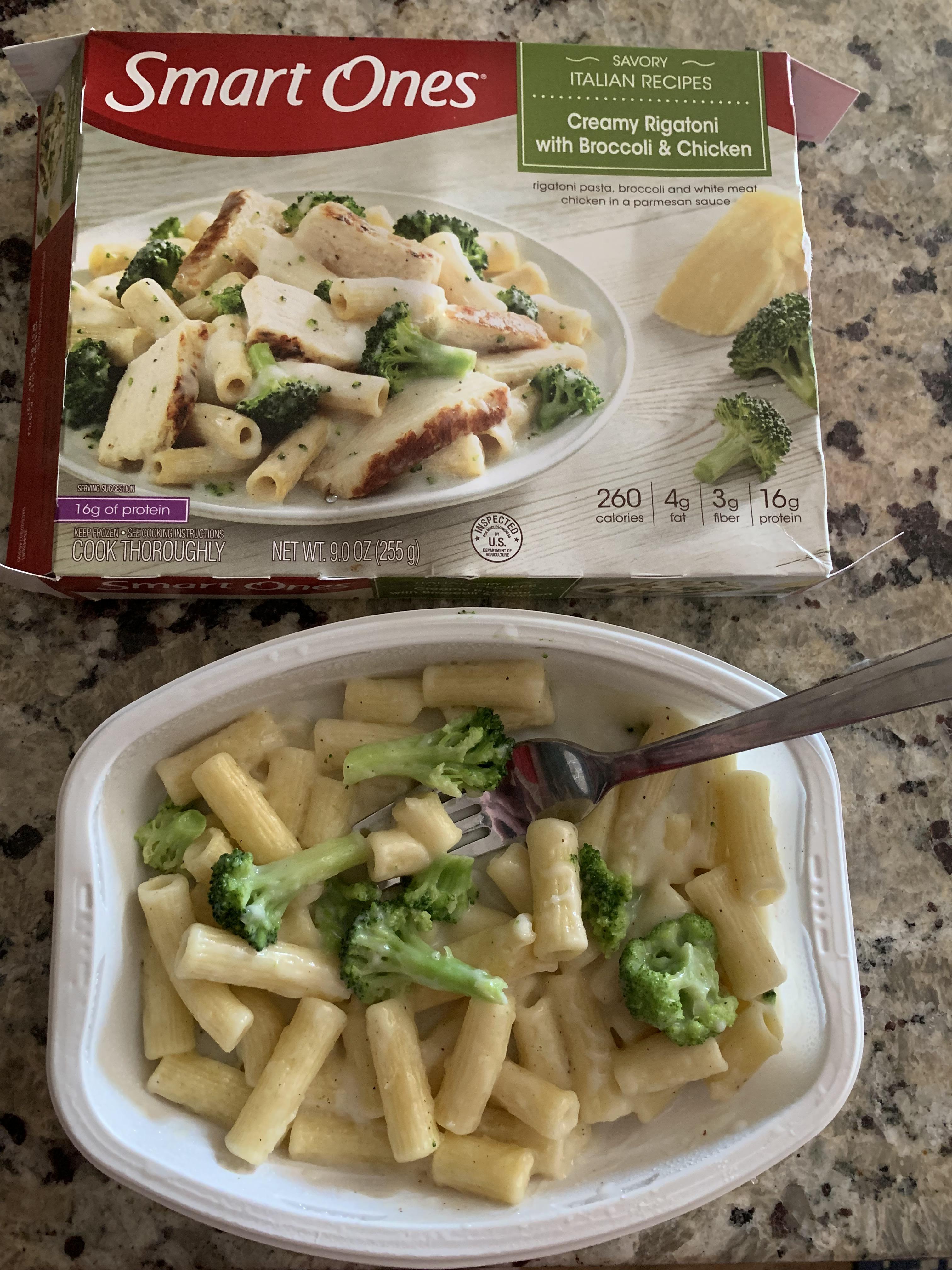 Expectation vs. Reality - vegetarian food Smart Ones Italian Recipes Creamy Rigatoni with Broccoli Chicken