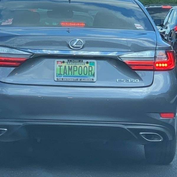 car with iampoor license plate