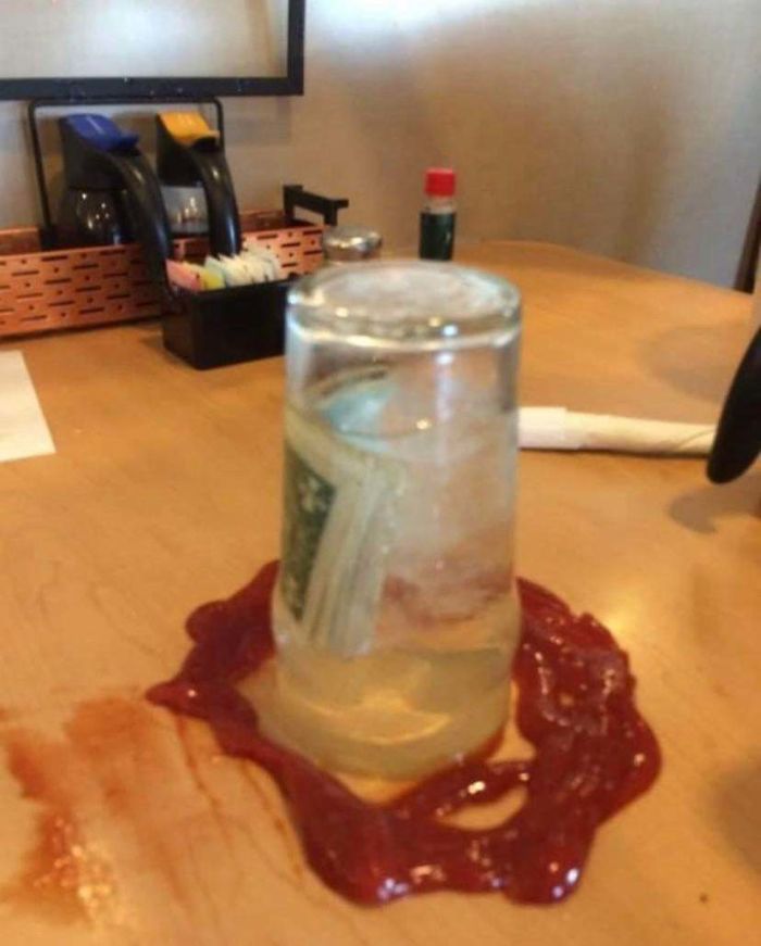 leave a tip for a bad waitress