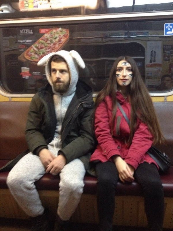 32 People on the subway that might confuse you.